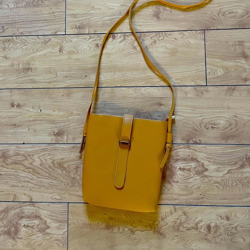 Simple cute yellow small crossbody bag